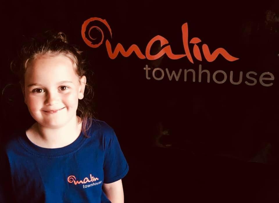 בית הארחה Malin Townhouse מראה חיצוני תמונה